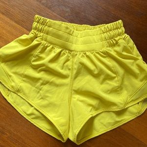 Lululemon bright yellow hotty hot low rise 2.5” shorts Size 0
